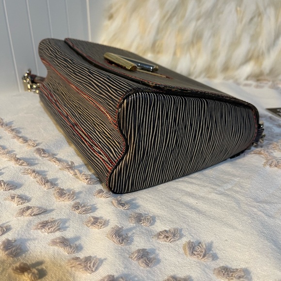 ✨SOLD✨Louis Vuitton Twist MM - Picture 10 of 15